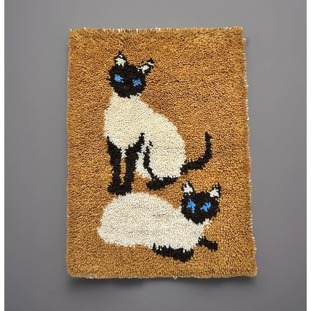 Vintage 1970s Latch Hook Rug Wall Hanging Siamese Cat Pattern 19x26 COMPLETED
